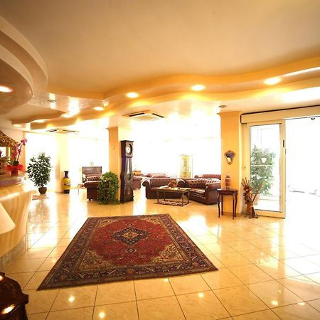 Hotel Gaston Римини Екстериор снимка