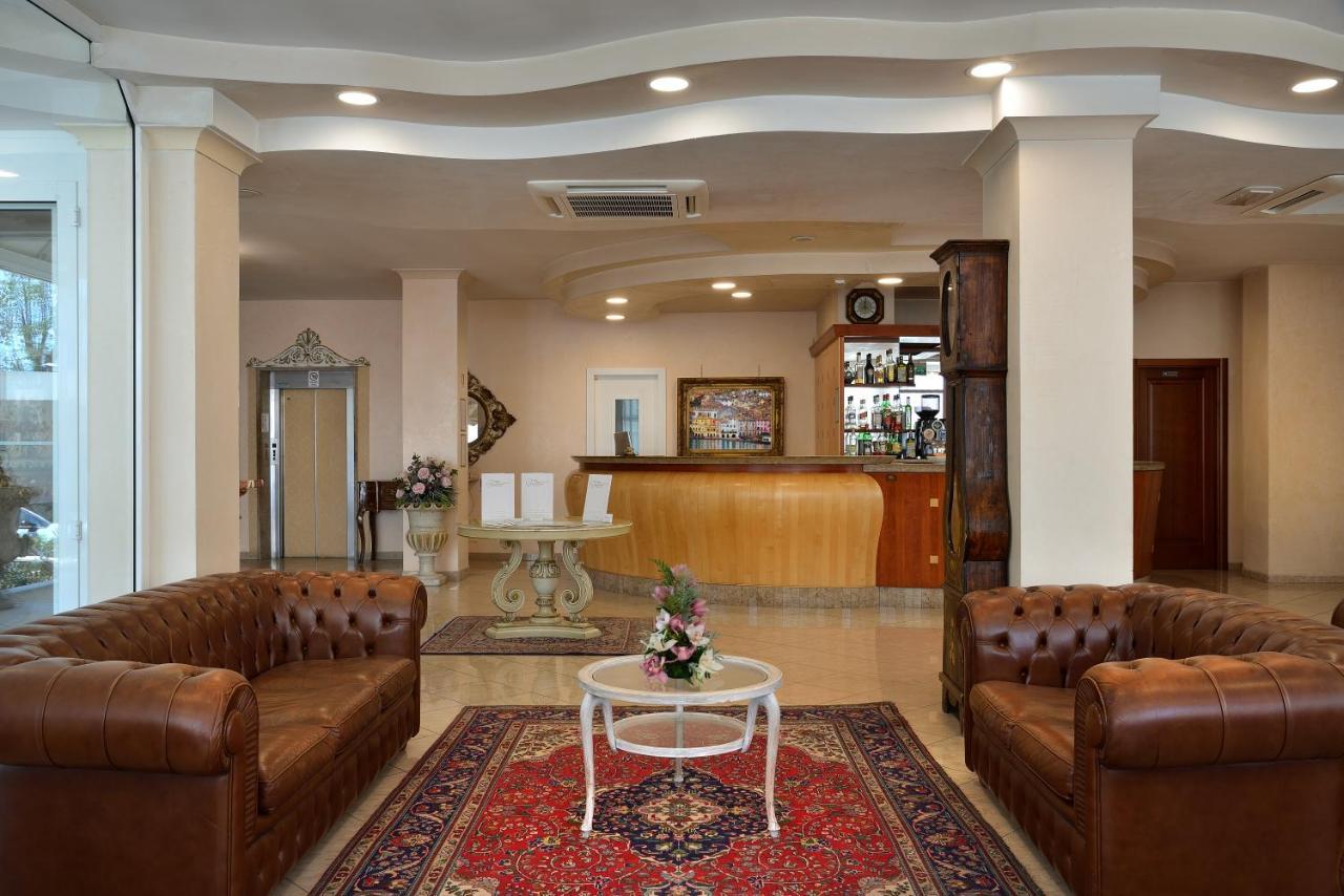 Hotel Gaston Римини Екстериор снимка