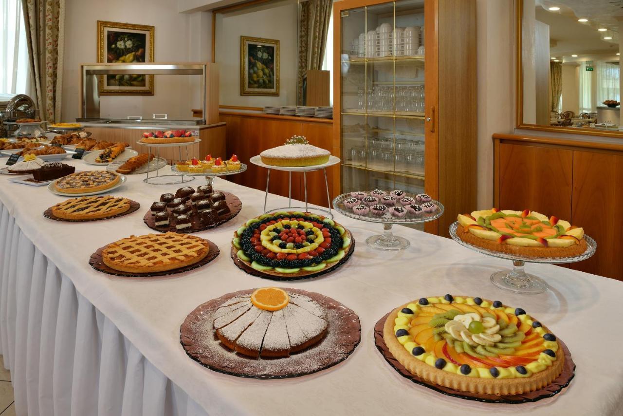 Hotel Gaston Римини Екстериор снимка