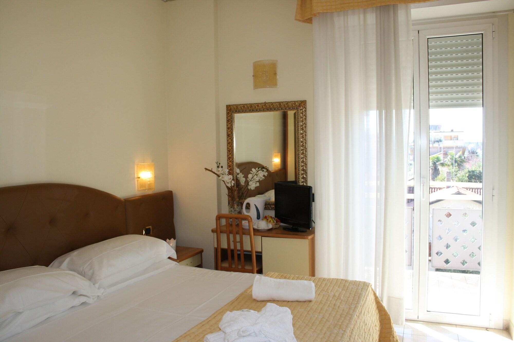 Hotel Gaston Римини Екстериор снимка