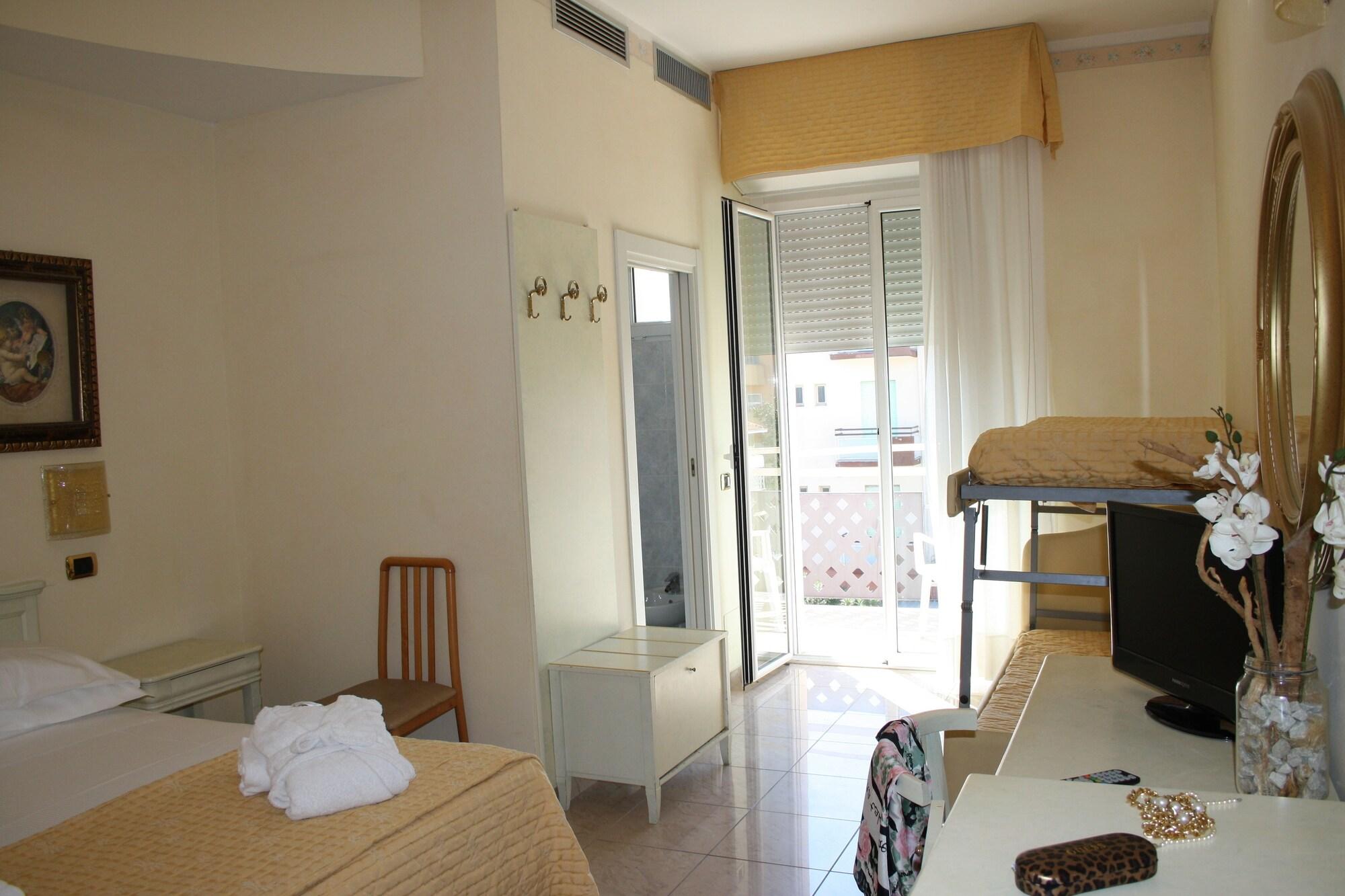 Hotel Gaston Римини Екстериор снимка