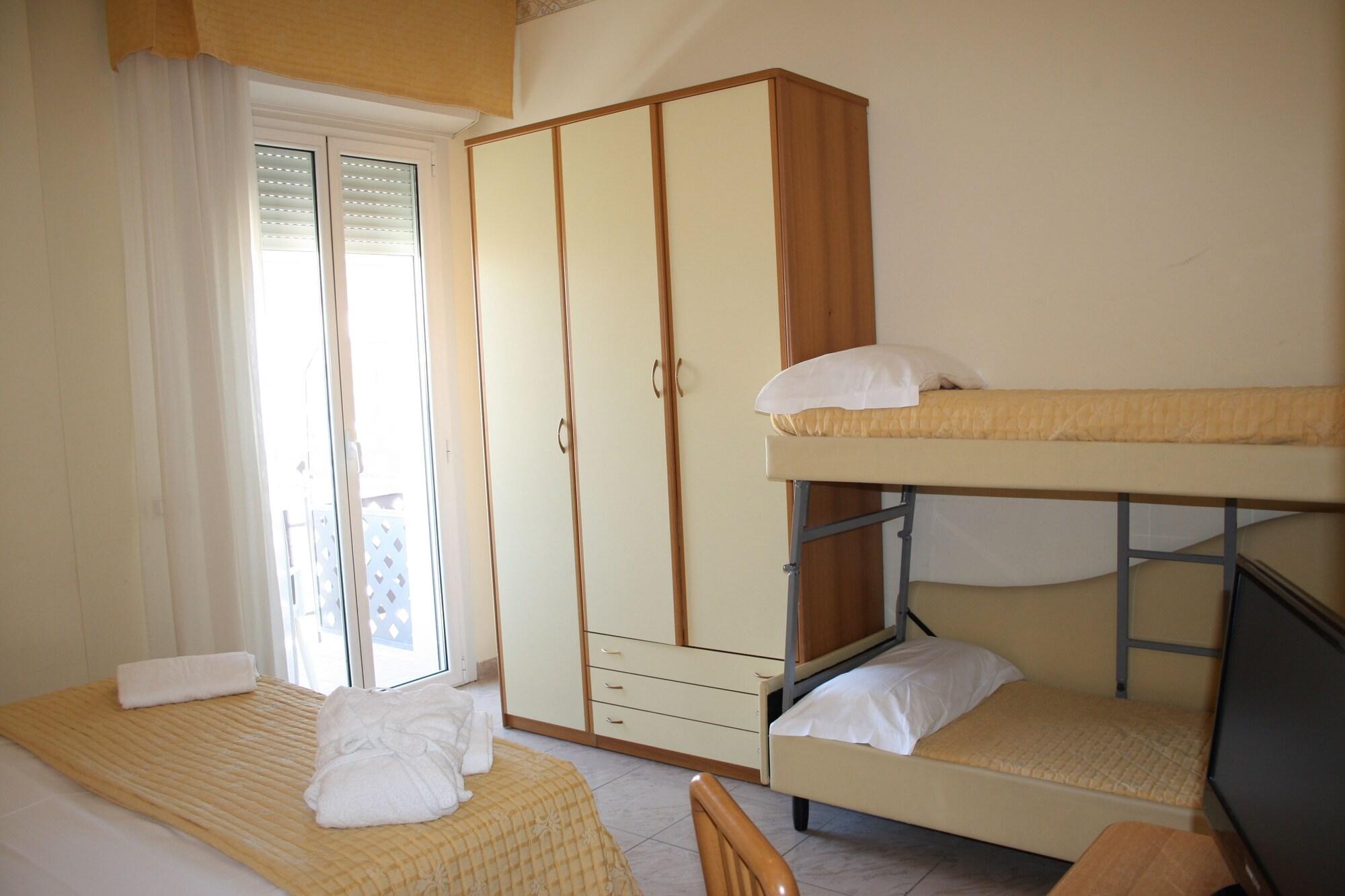 Hotel Gaston Римини Екстериор снимка