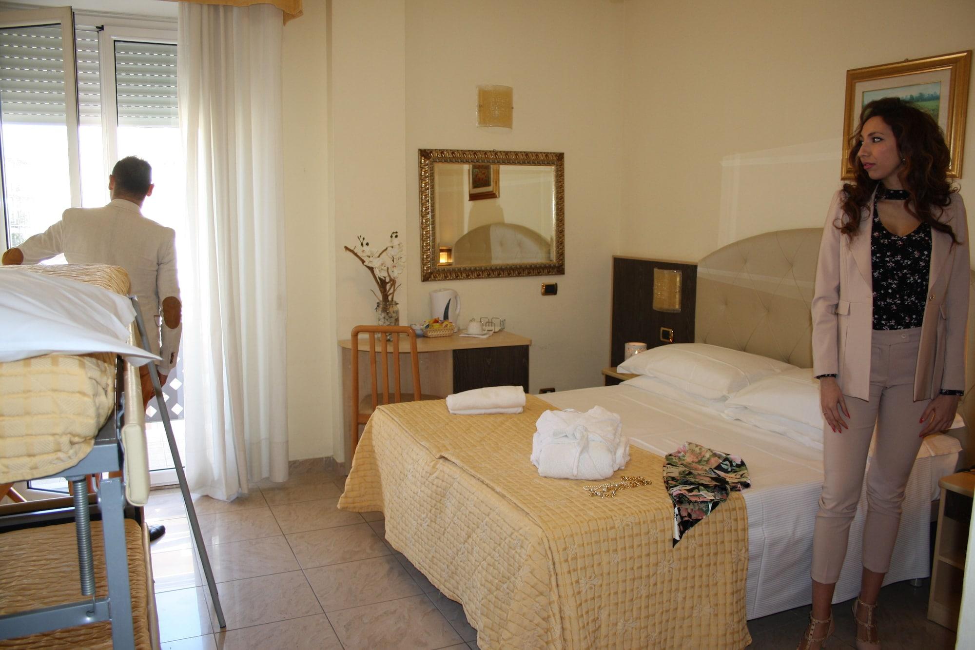 Hotel Gaston Римини Екстериор снимка