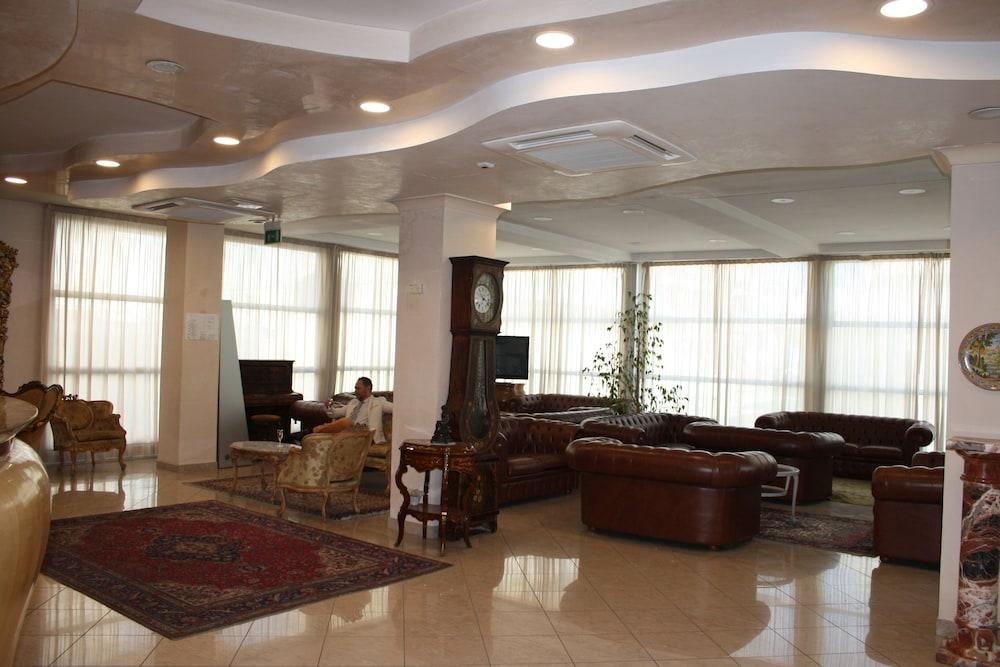 Hotel Gaston Римини Екстериор снимка