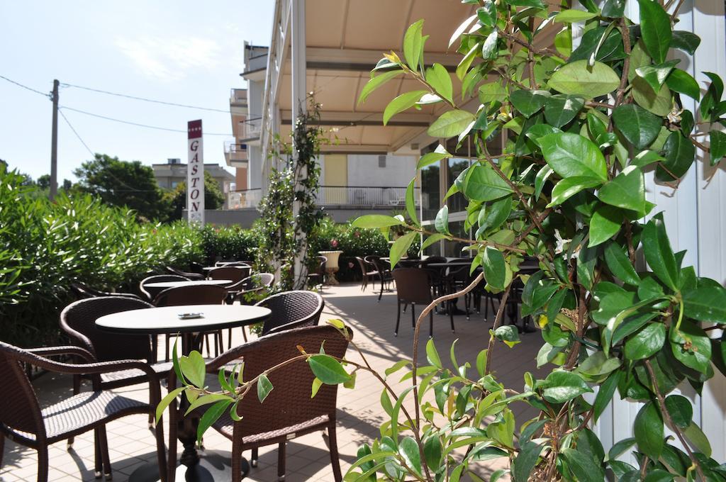 Hotel Gaston Римини Екстериор снимка